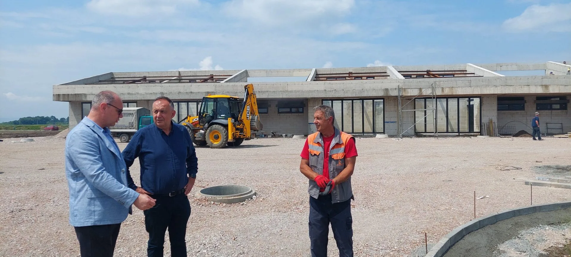 Gradonačelnik Lugavić obišao više lokacija na kojima se izvode radovi iz komunalne infrastrukture