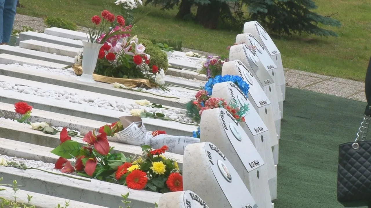Tuzlaci se s tugom i boli prisjetili najtužnijeg dana u gradskoj historiji, masakra na Kapiji |