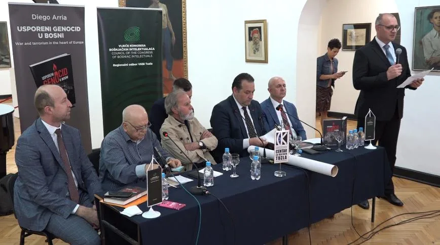 (VIDEO) U Tuzli promovirana knjiga “Usporeni genocid u Bosni” autora Diega Arria |