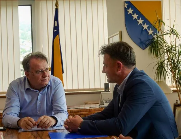 Delegacija Grada Gradačac razgovarala sa premijerom FBiH Nerminom Nikšićem o realizaciji infrastrukturnih projekata 08/05/2023 | objavio FBiH/BiH