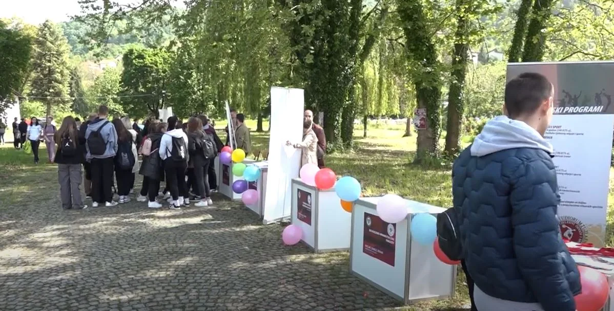 (Video) Održana manifestacija “Univerzitet u Tuzli za srednjoškolce” |