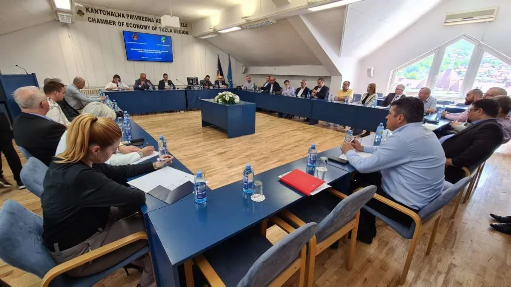 Delegacija Vlade TK na sastanku sa privrednicima. Halilagić: Planiramo značajna sredstva privredi i obrtu |