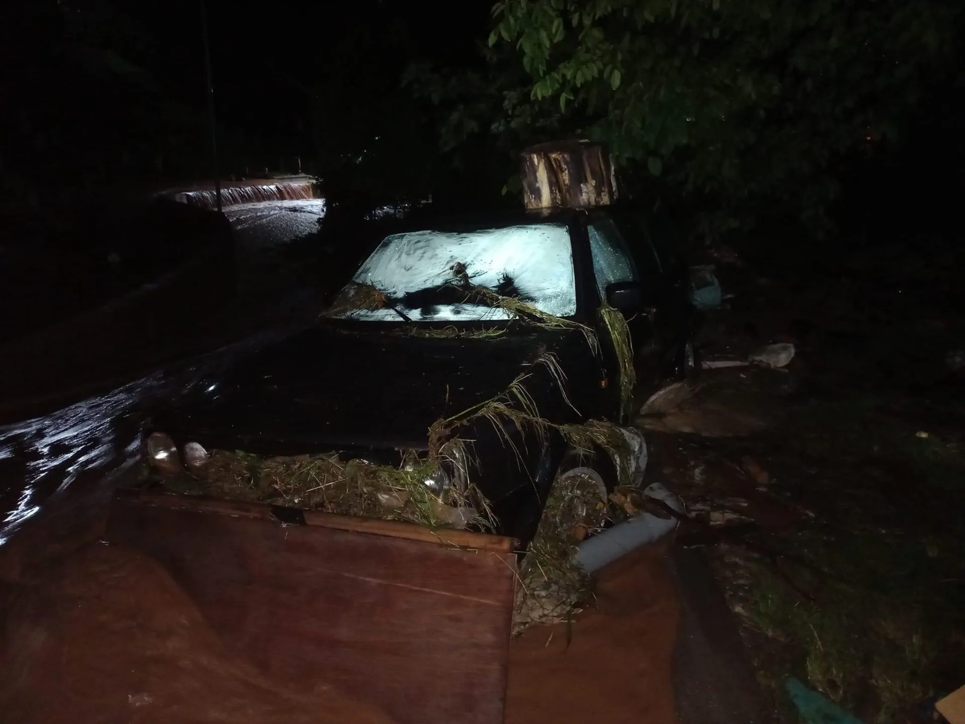 Vanredno stanje u Teočaku: Vodena bujica nosila sve pred sobom (FOTO/VIDEO)