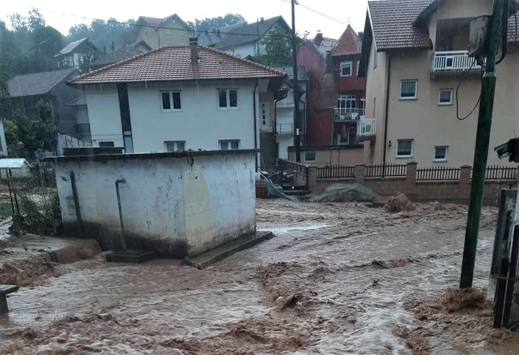 Sniježnica ponovo pod vodom (FOTO)