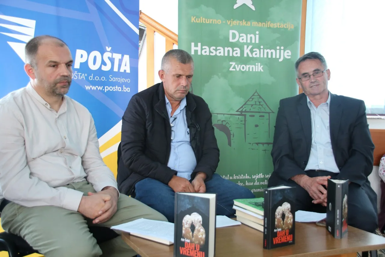“Dani Hasana Kaimije”: U Mahmutovićima promovisan roman “Dah u vremenu” autora Azira Šabića (FOTO)