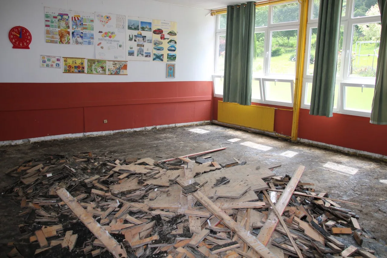 Šteta u pet poplavljenih učionica u OŠ “Teočak” je velika (VIDEO)