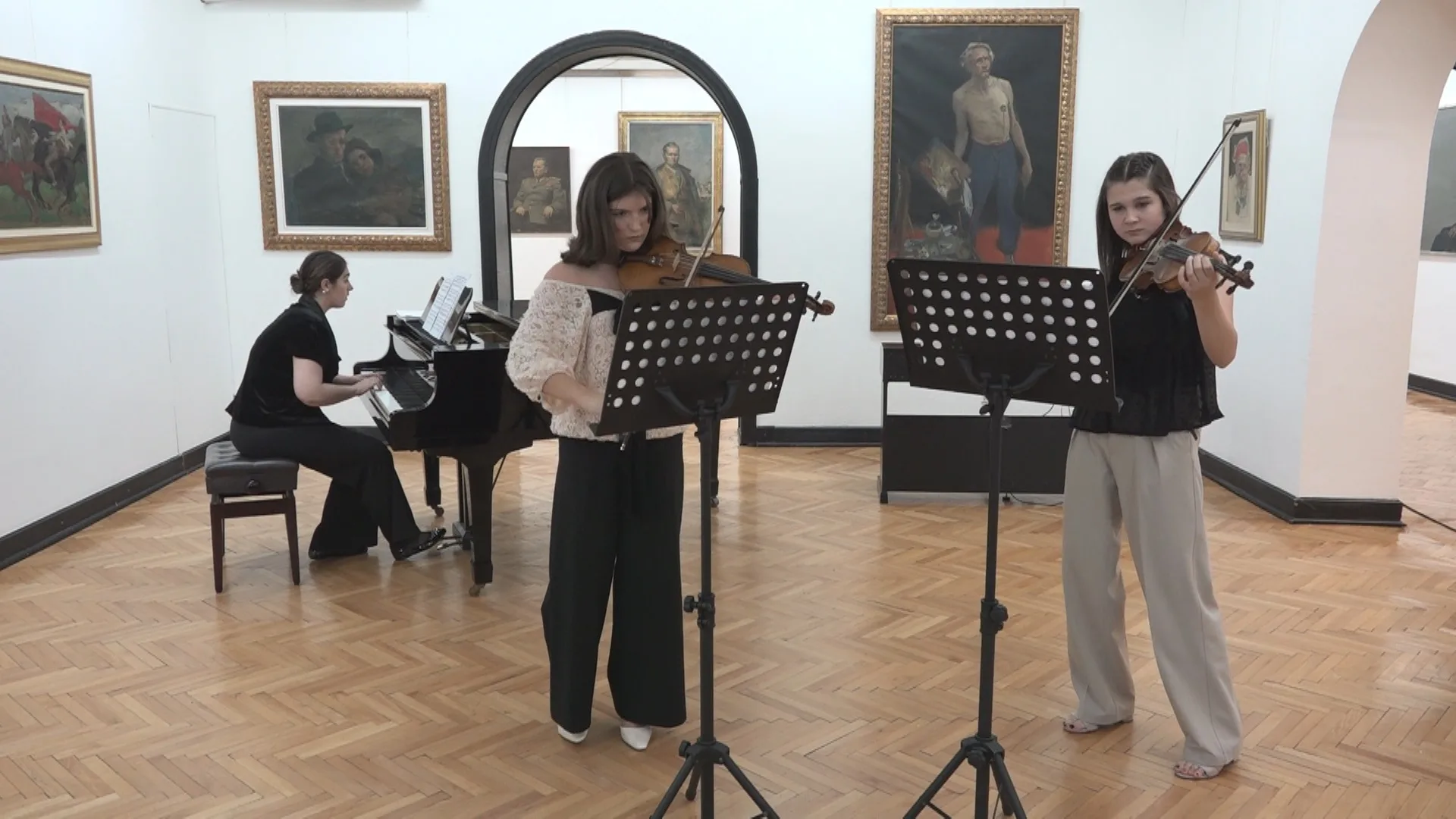(Video) Sara Tunjić i Elena Stijepić održale solistički koncert |