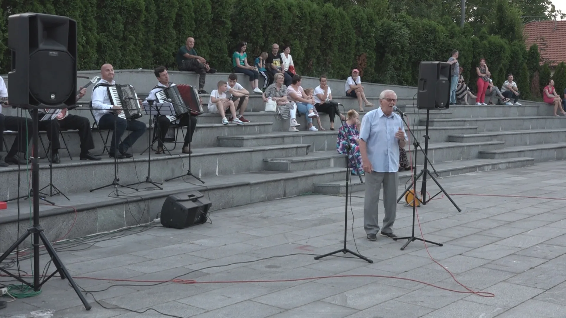 (Video) Na Trgu Slobode održan koncert Udruženja građana “Sevdalije” |