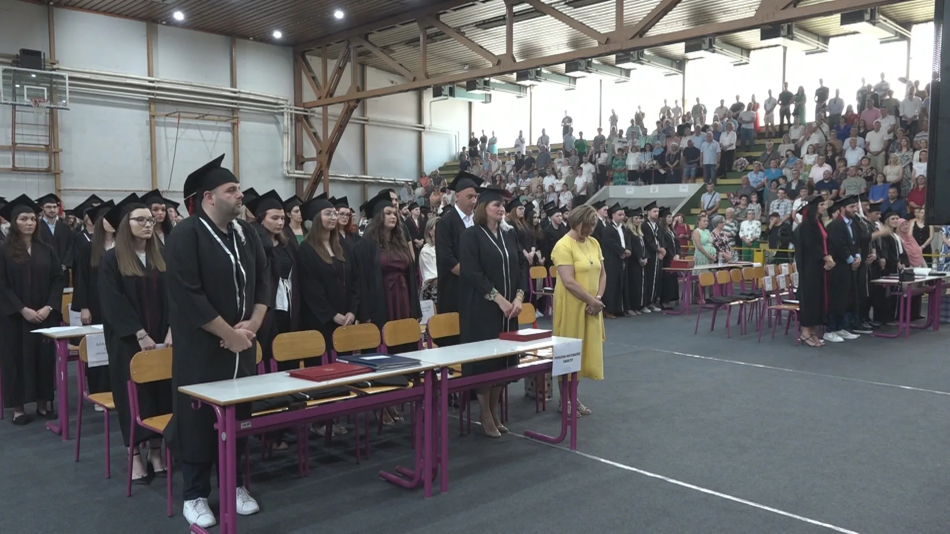 (VIDEO) Promovisani diplomanti i magistri Univerziteta u Tuzli |