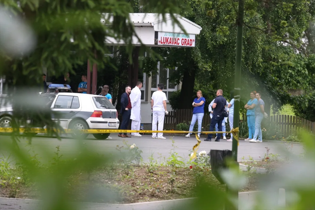 Pojavila se snimka hapšenja maloljetnika koji je upucao nastavnika u Lukavcu
