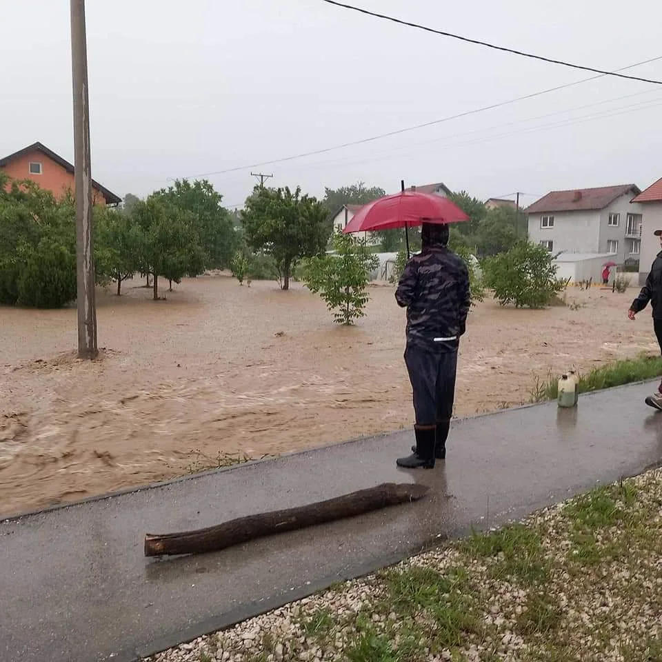 Poplave i u Kalesiji,jedna osoba evakuirana