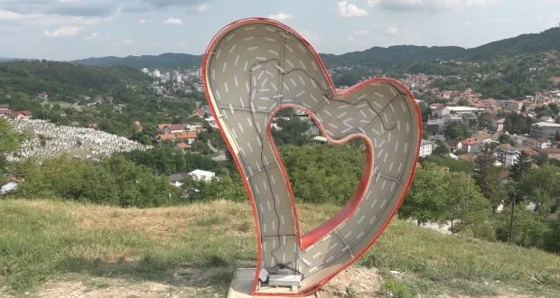 (VIDEO) 3D srce na Kicelju na meti vandala