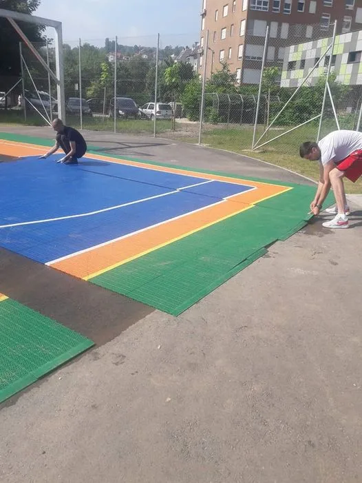 Nakon loše urađenog posla, popravlja se igralište na Stupinama