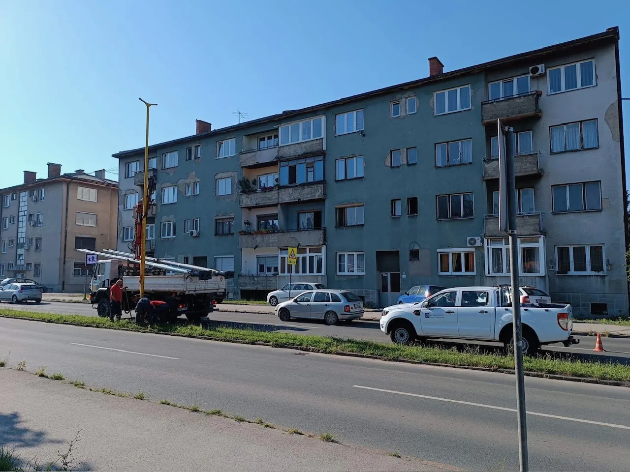Tuzla: Počeli radovi na zamjeni stubova javne rasvjete na dionici od Kreke do Skvera (FOTO)