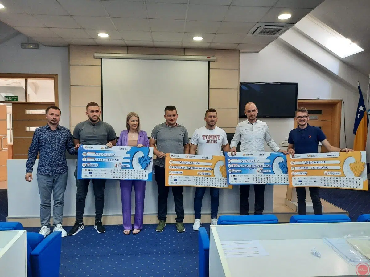Potpisani ugovori za društveno korisne projekte i mikrobiznise –