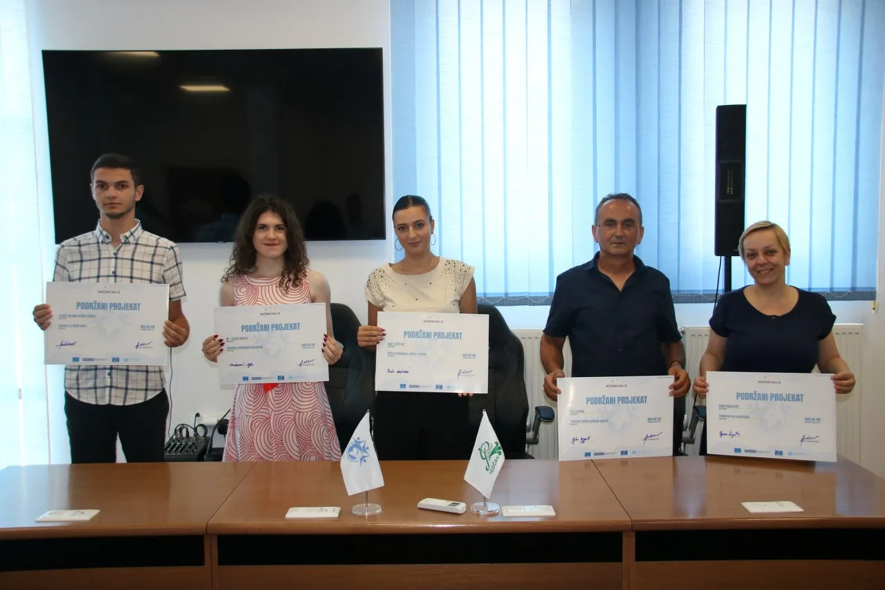 U Teočaku potpisani ugovori za projekte usmjerene ka jačanju povjerenja i kohezije u lokalnim zajednicama