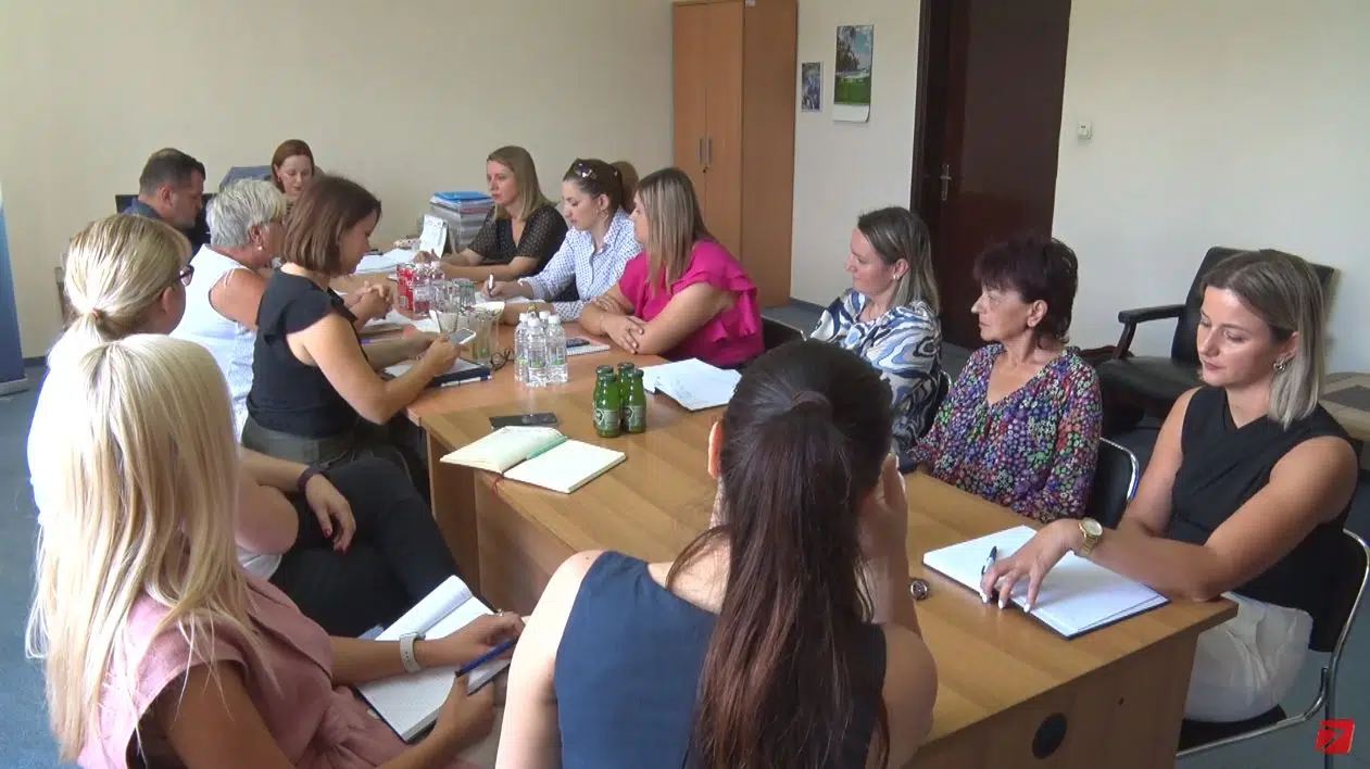 (VIDEO) Održan sastanak na temu “Institucionalna saradnja na polju zaštite prava djece i omladine grada Tuzla”