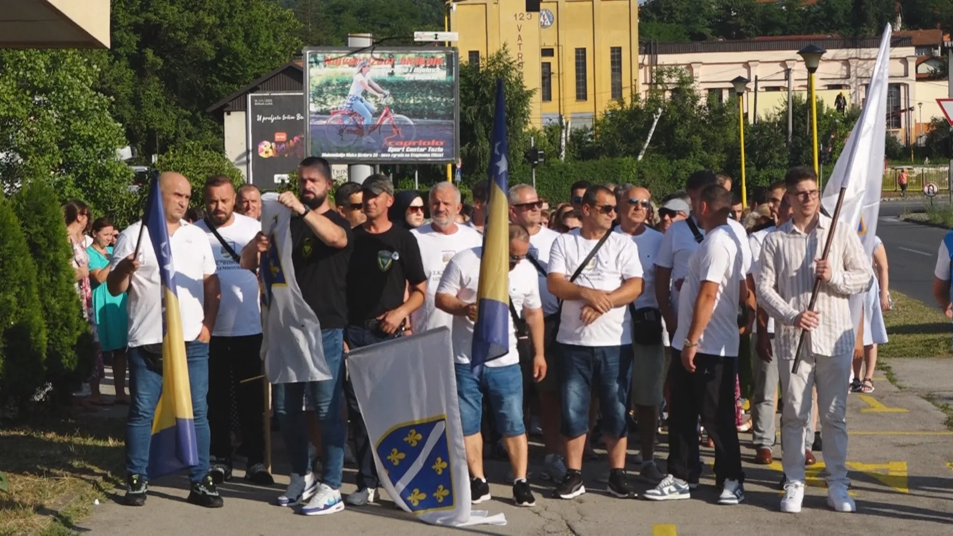 (Video) U Tuzli upriličena Mirna šetnja “8372 za Srebrenicu”