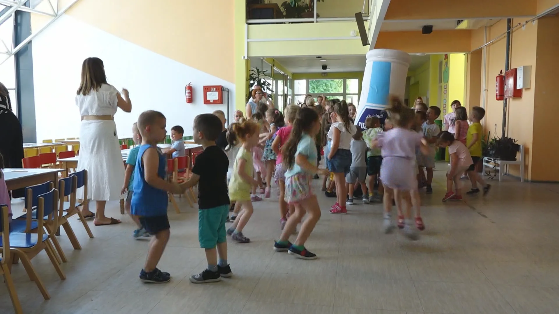 (VIDEO) JU “Naše dijete” organizirala radionicu u obdaništu “Pčelica”,na kojoj su djeca učila kako i zašto hraniti se zdravo