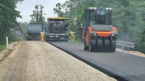 Upozorenje vozačima: U toku asfaltiranje puta Sapna-Kalesija