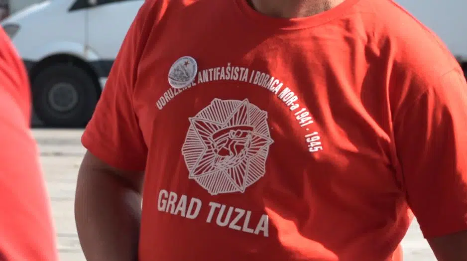(VIDEO) Učesnici Marša „Tragom oblasnog vojnog štaba” iz Tuzle krenuli za Šekoviće