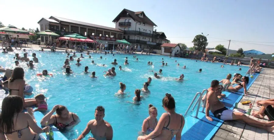 Priluk:Vruće toplo ljeto kraj bazena Erna