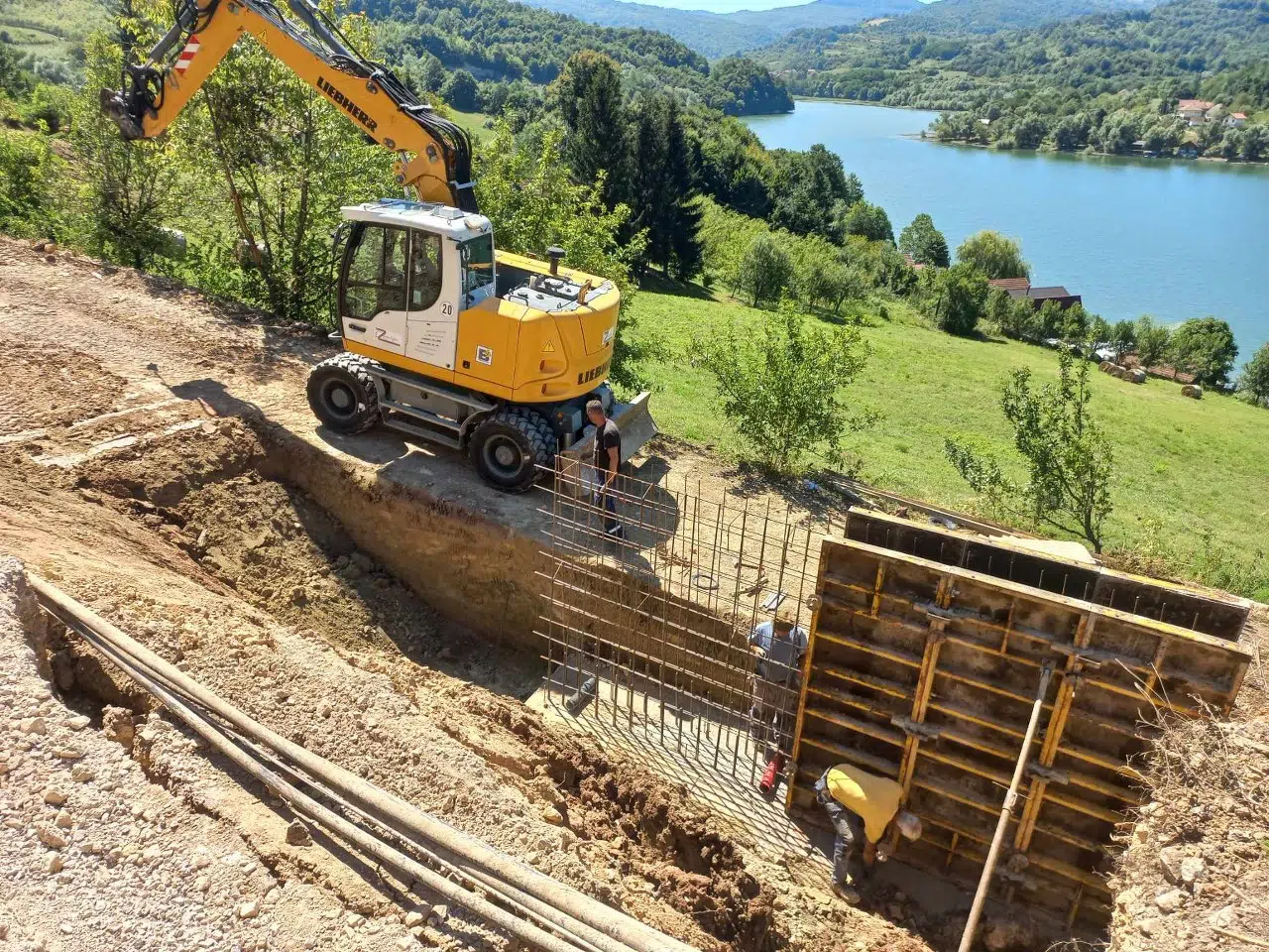 U toku radovi na rekonstrukciji i sanaciji dijela puta R456 Sapna-Priboj (FOTO)