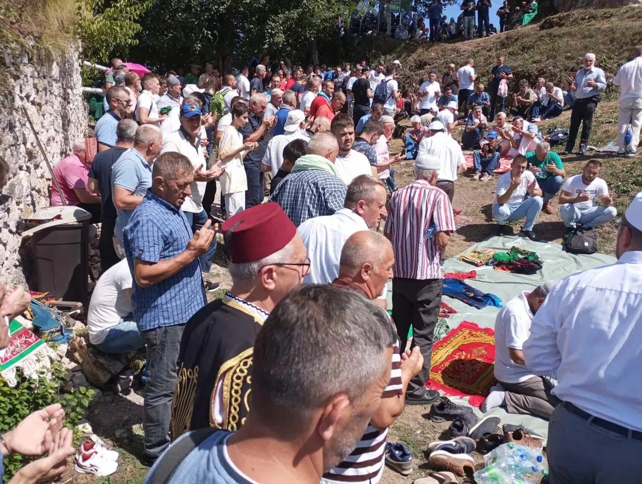 U džamiji Kušlat kod Zvornika klanjan tradicionalni džuma-namaz i proučena Dova za domovinu