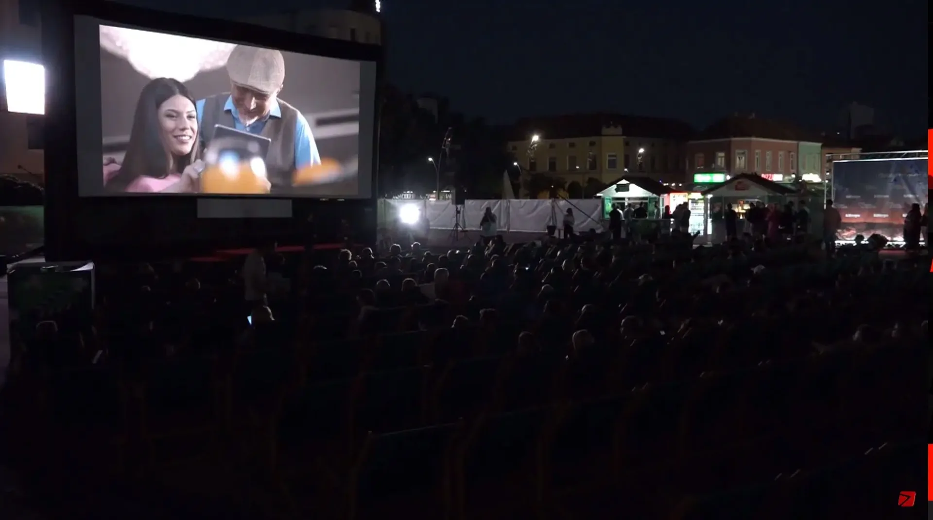 (Video) SFF u Tuzli: Na Trgu slobode projekcije filmova