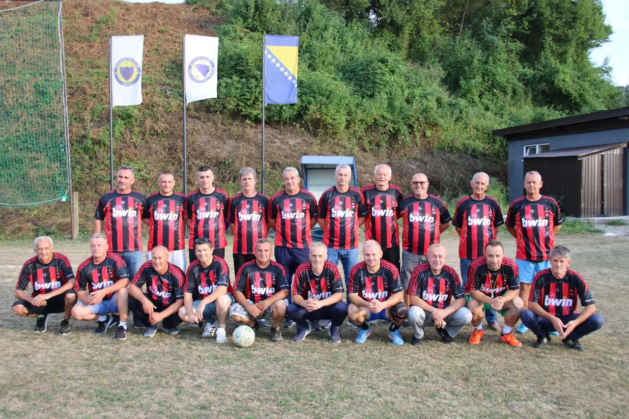 Okupili se veterani NK “Teočak”: Evocirane uspomene na prošla vremena i zlatne godine kluba