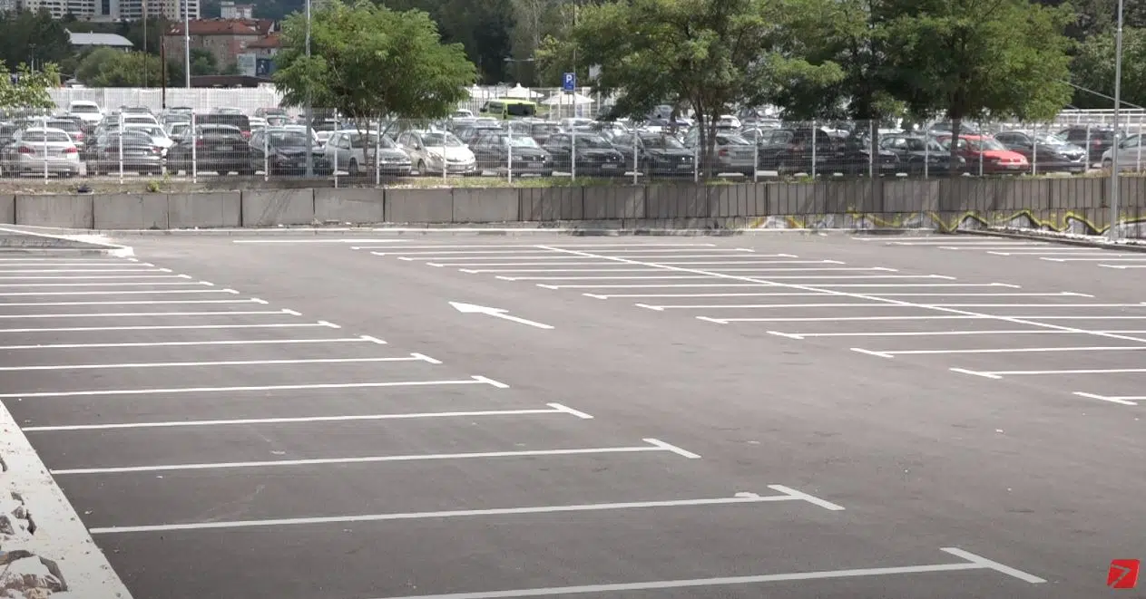 (VIDEO) 200 parking mjesta, LED rasvjeta i novo pauk vozilo u gradu Tuzli