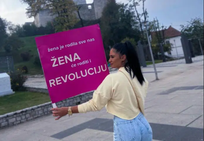 Policajka iz Gradačca se vraća u BiH, advokat traži 24-satnu zaštitu