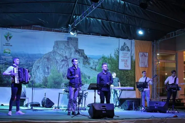 Orkestar “Kasiopeja” Zenica sinoć zabavio publiku u Srebreniku