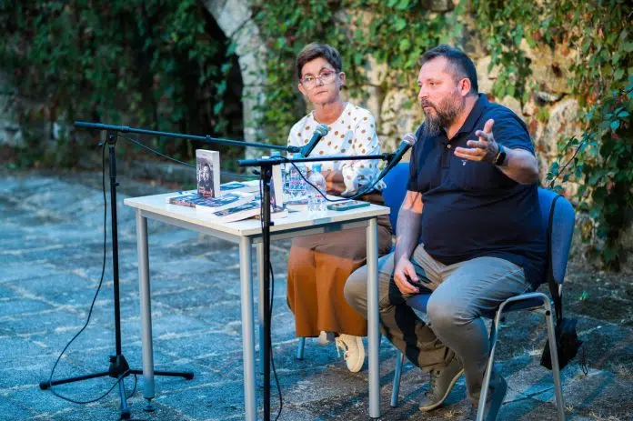 Održana promocija Bursaćeve knjige “Čekajući Dylan Doga u Srebrenici“ | Gradačački info portal