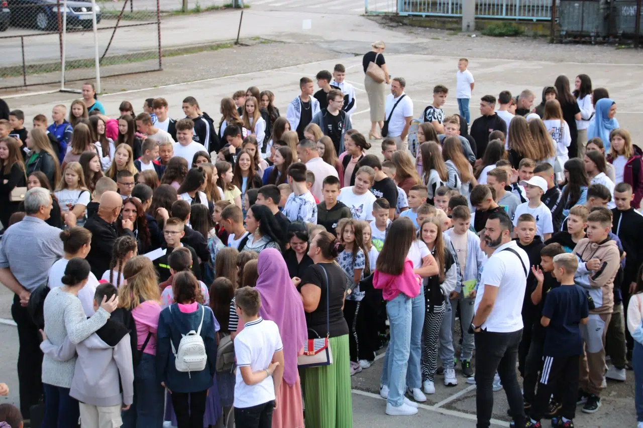 OŠ “Sapna”: 689 učenika danas ponovo sjelo u školske klupe (AUDIO+FOTO)