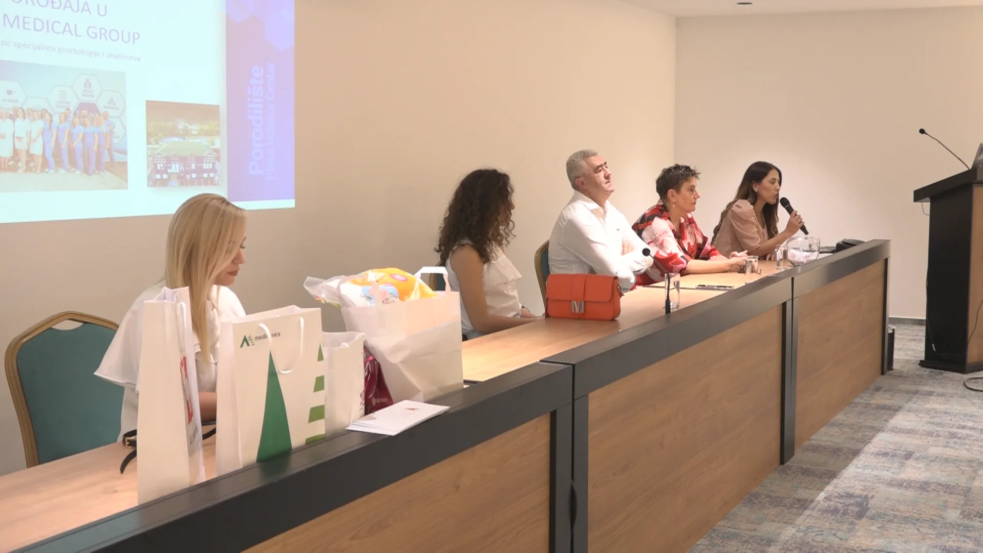 (VIDEO) Održana radionica za trudnice Tuzle i okoline: Gosti bili stručnjaci ginekologije, akušerstva, farmacije i genetike