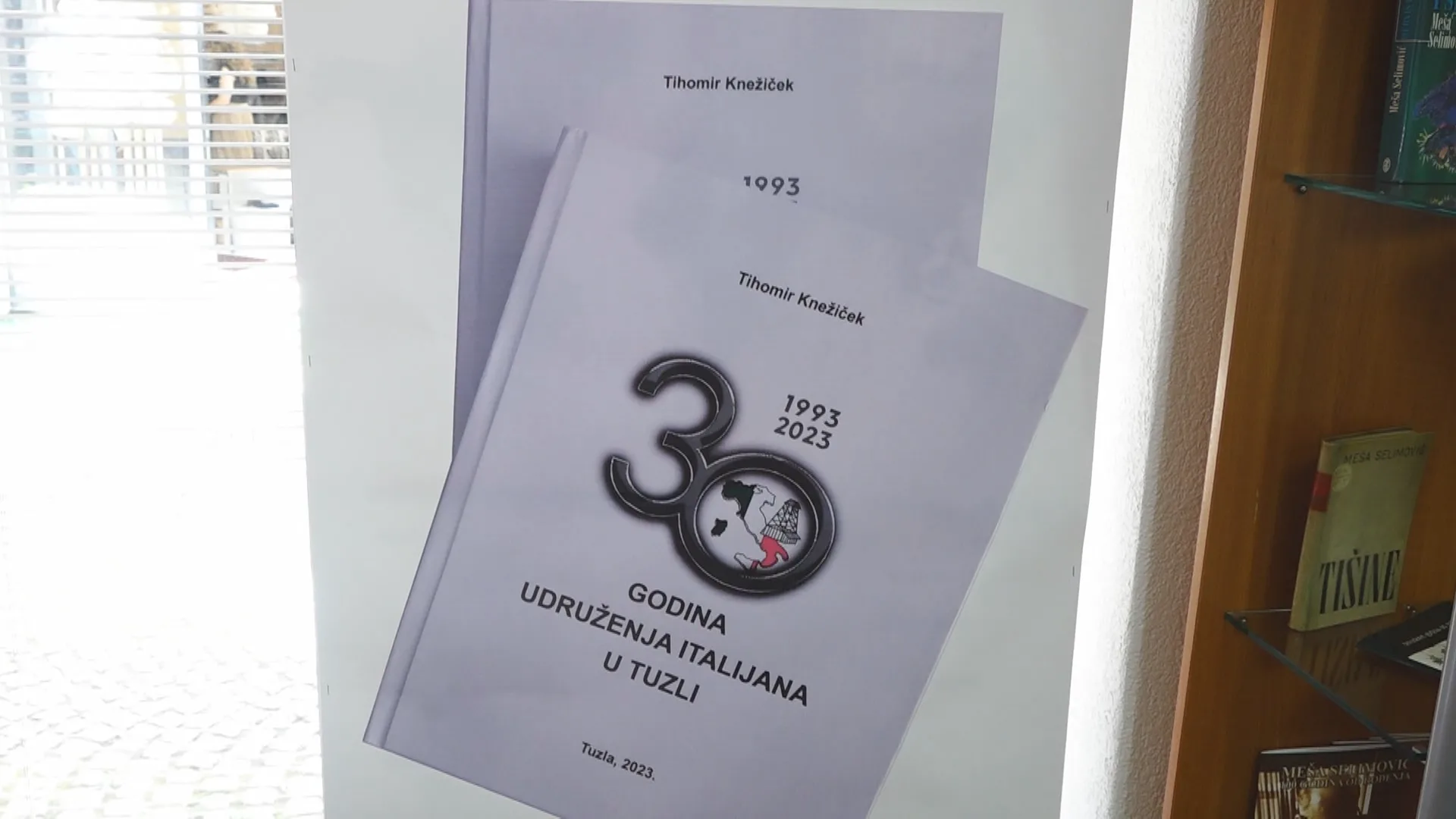 (VIDEO) Udruženje “Rino Zandonai” upriličilo promociju knjige “30 godina udruženja Italijana u Tuzli”, autora Tihomira Knežičeka