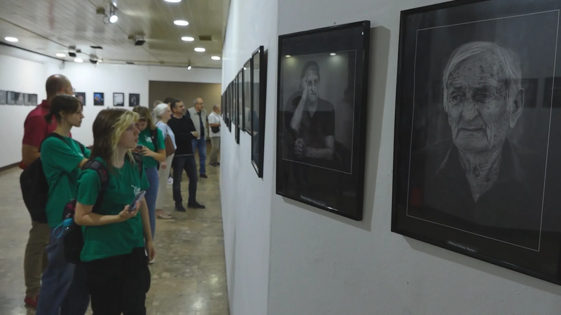 (VIDEO) Otvorena izložba bh fotografije ˝Foto BiH Tuzla 2023˝