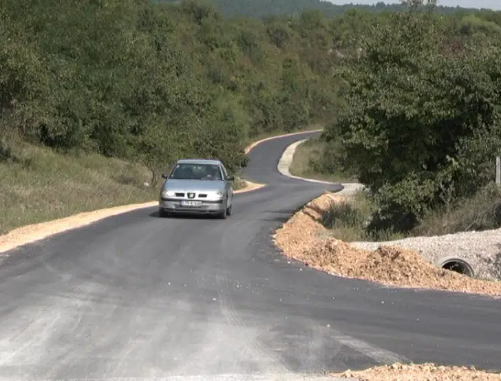 Rekonstruisana asfaltna dionica puta prema Višći Gornjoj