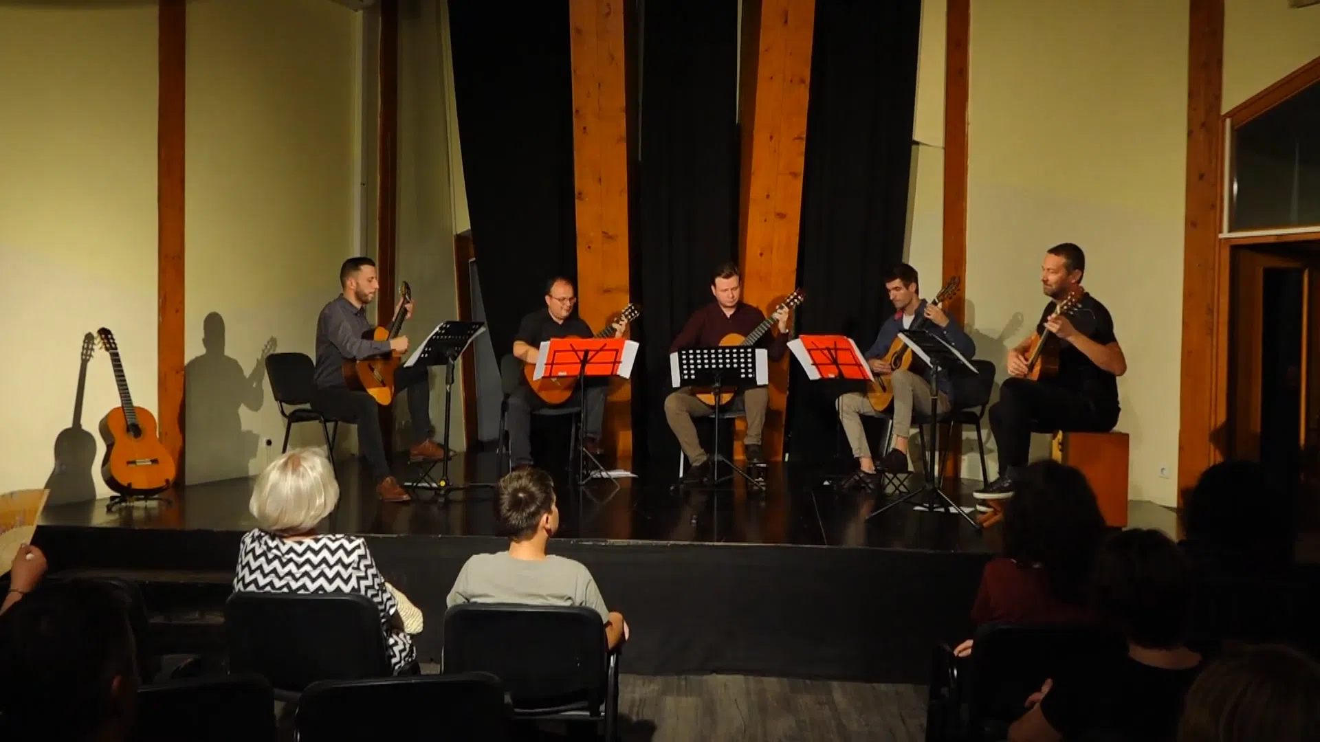 (VIDEO) Za završnicu ˝Ljeta u Tuzli˝ održan koncert kvinteta klasičnih gitara