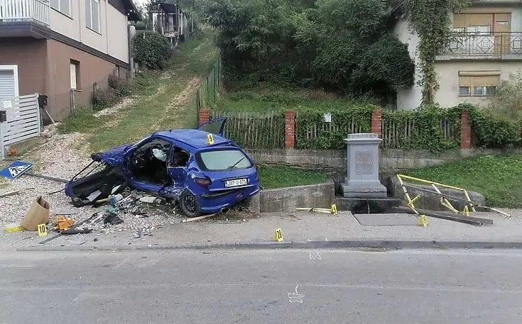 U teškoj saobraćajnoj nesreći u Lukavcu poginulo dijete, u automobilu bilo čak osam osoba