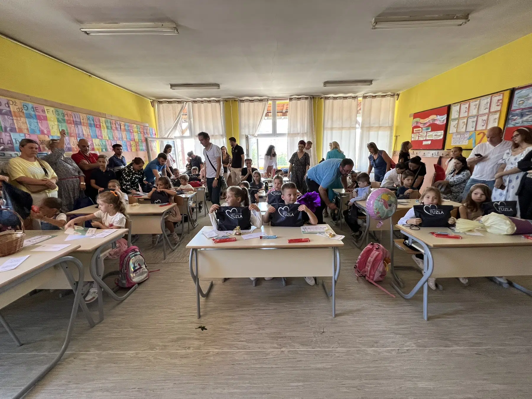 Grad Tuzla darovao prvačiće simboličnim poklonima (FOTO)