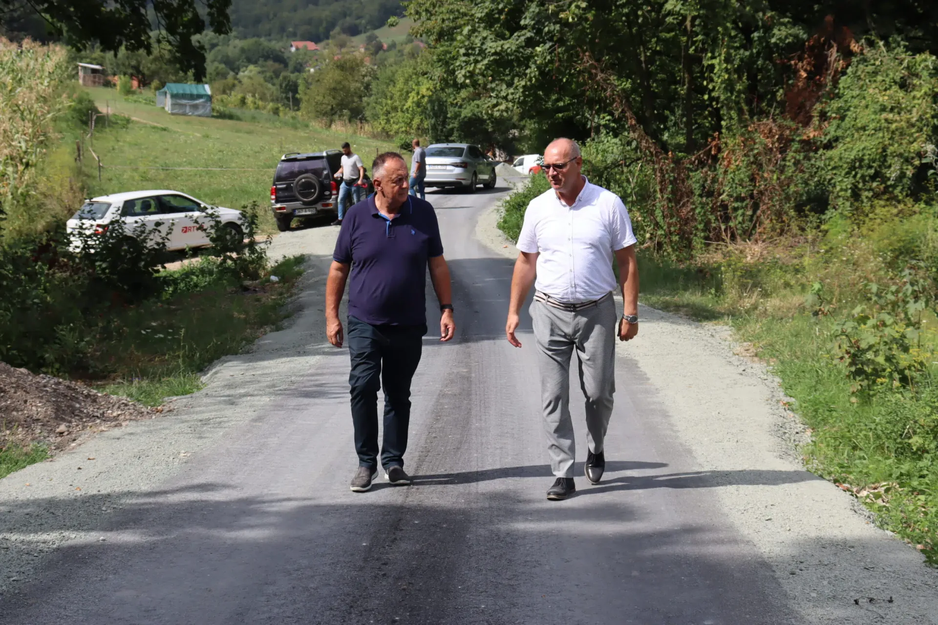 Gradonačelnik Lugavić obišao završene radove dionice puta u tuzlanskom naselju Repuševac