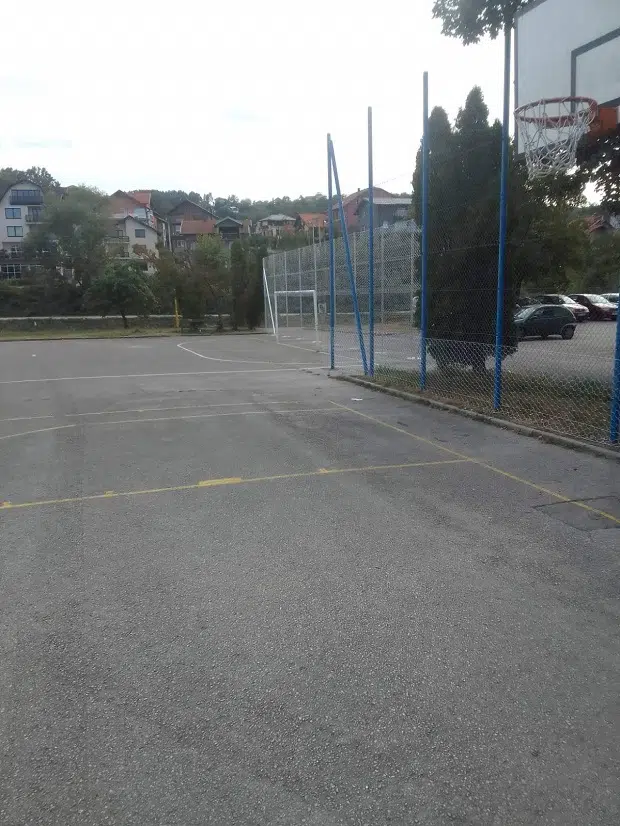 Postavljena zaštitna ograda na sportskom igralištu u Slavinovićima