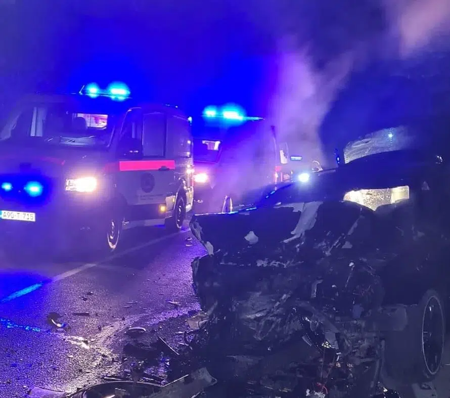 Teška saobraćajna nesreća u Tuzli, teško povrijeđeni maloljetnici (FOTO)