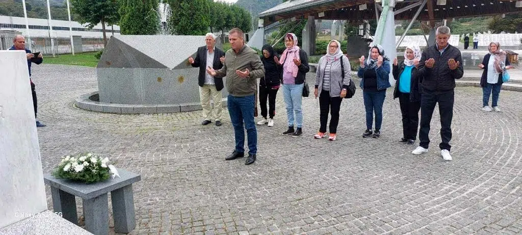 OO DF Banovići:Posjeta Memorijalnom centru Potočari