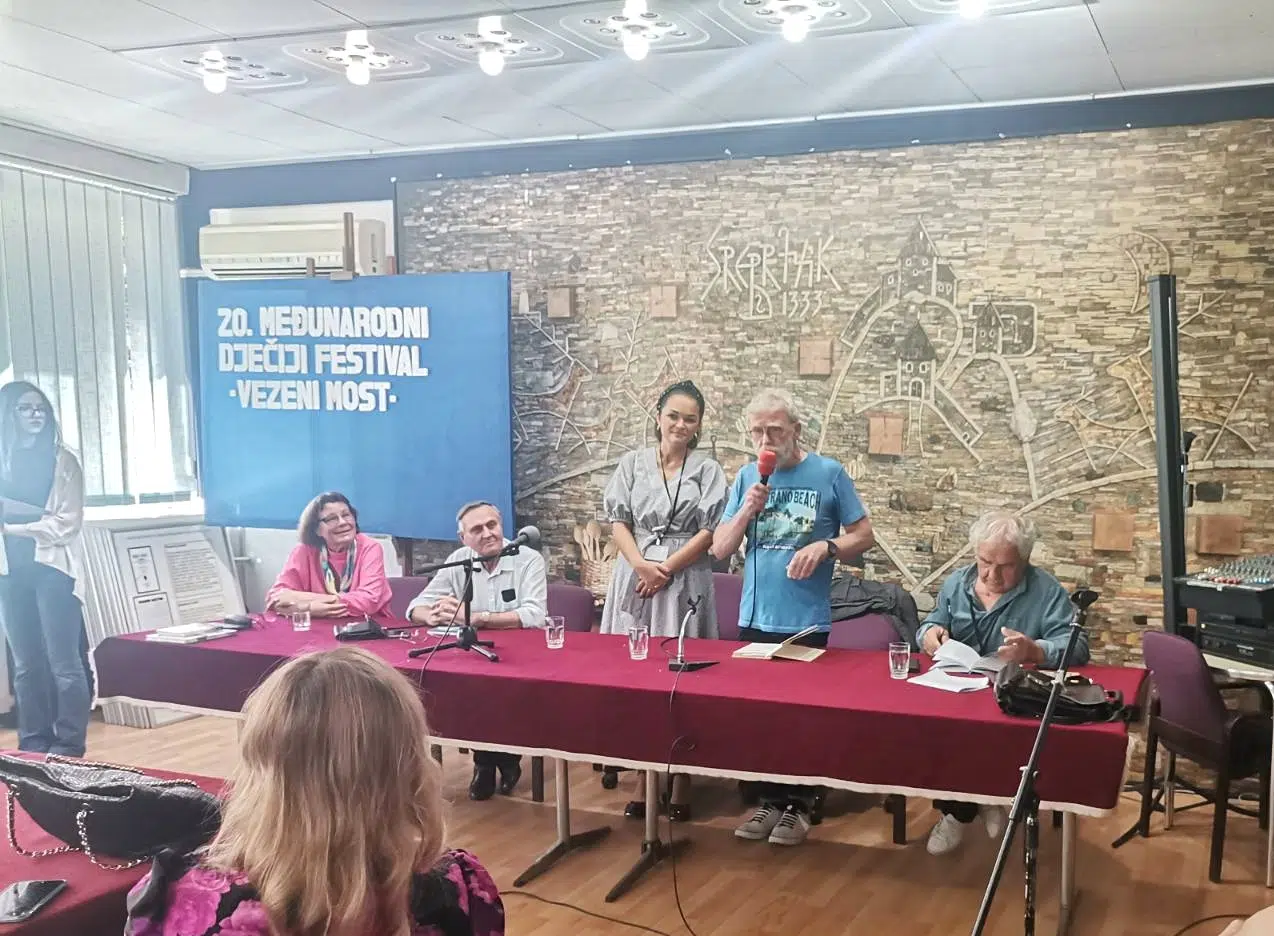 Manifestacija “Vezeni most”: Druženje učenika i pisaca u Srebreniku