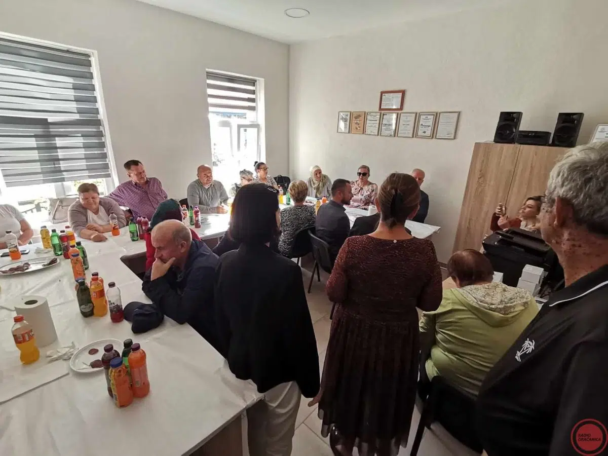 Međunarodni dan slijepih ili Dan bijelog štapa – 15. oktobar –