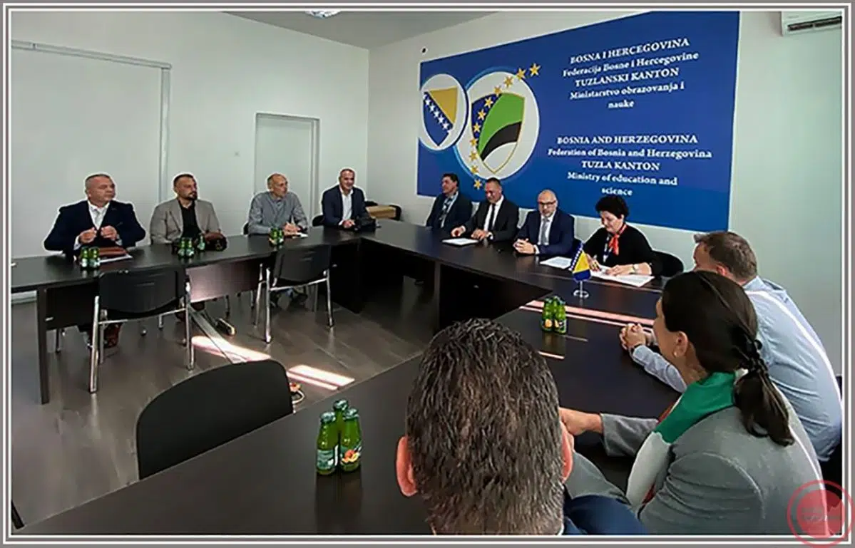 Osam škola sa područja TK dobilo je računarsku opremu –