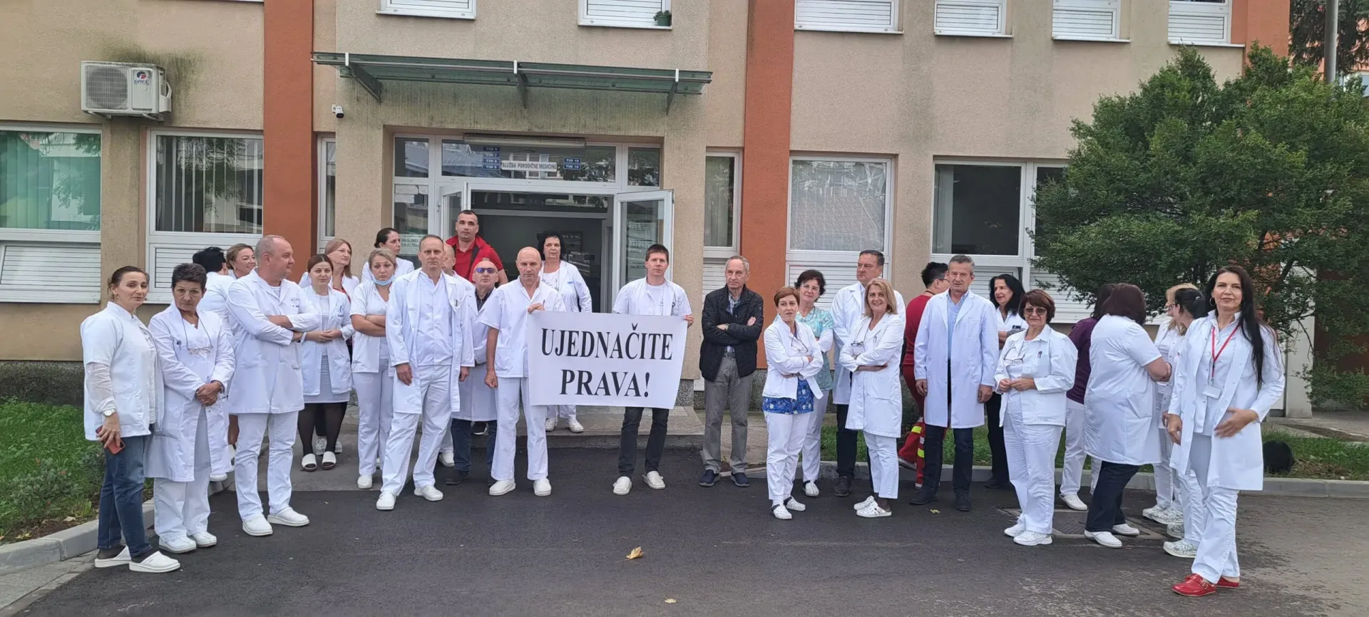 I u Srebreniku zdravstveni radnici održali štrajk upozorenja